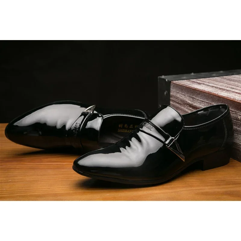 Zapatos informales de negocios para hombre, mocasines de cuero PU con malla marrón puntiaguda, zapatos de lujo para eventos sociales, zapatos de diseñador para boda, color negro