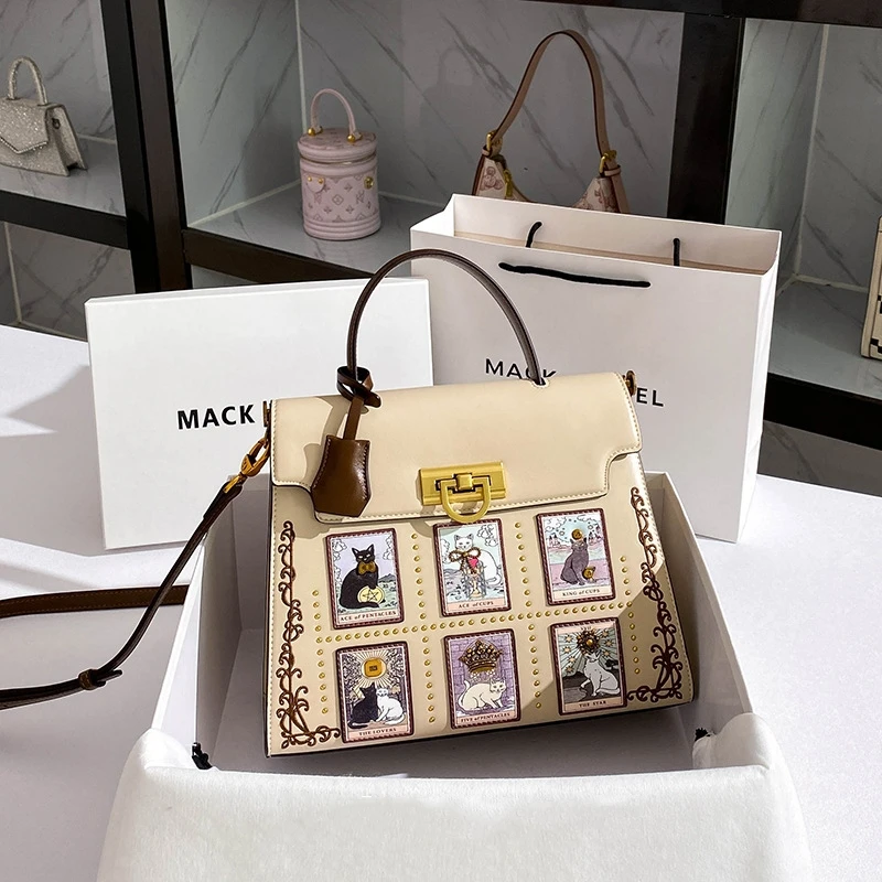 

Женская сумка для взрослых и девочек, большая вместительная сумка из искусственной кожи с принтом, модная женская сумка с заклепками в стиле ретро, квадратная сумка через плечо, женская сумка