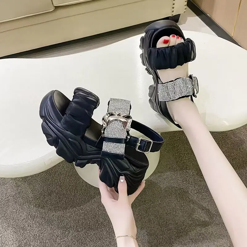 Лето 2023, женские сандалии на толстой подошве, бисквит, римские туфли на высоком каблуке со стразами, модные универсальные интернет-сандалии знаменитостей