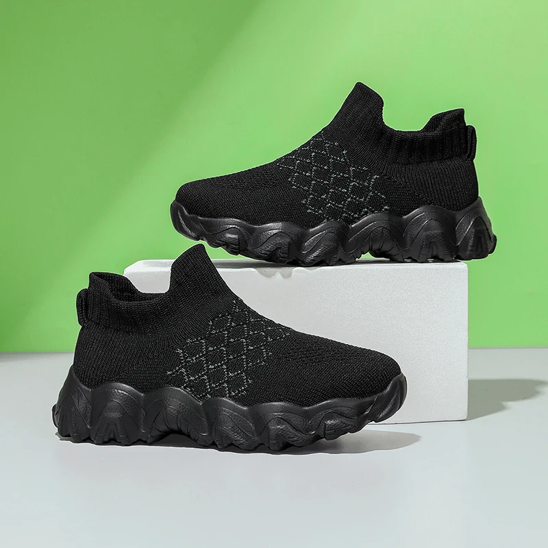 

A pair of children's sports shoes, with breathable and comfortable upper, and anti-slip sole. Available in sizes 26-38，JRP-982
