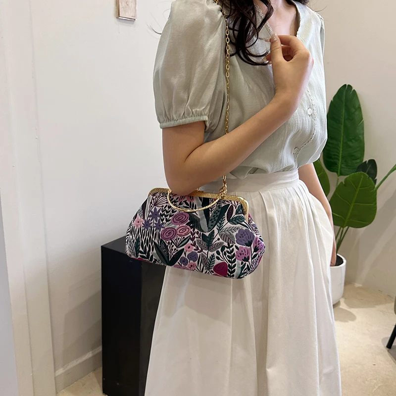 Women Bag New Chain Bag Woman Banquet Handbag Exquisite Embroidered Bag Small Shoulder Bags Party Messenger Bag High Quality