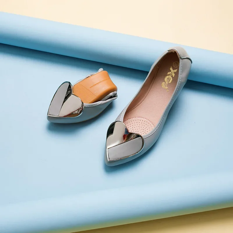 Luxury Shoes Women Flats Casual Boat Shoes Fashion Loafers Metal Decoration Pointed Low-cut Slip-on Ladies Shoes Plus Size Woman