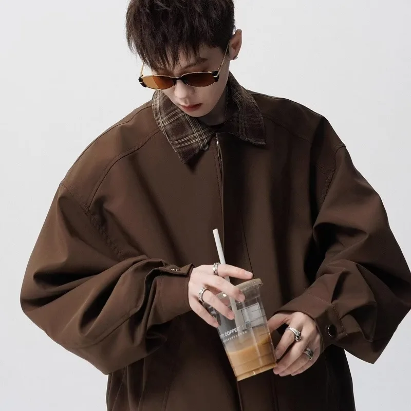 سترة أمريكية فضفاضة ذات طية صدر السترة الراقية للرجال لخريف وشتاء جديد غير رسمي مرقع مكون من قطعتين معطف بني للطيران