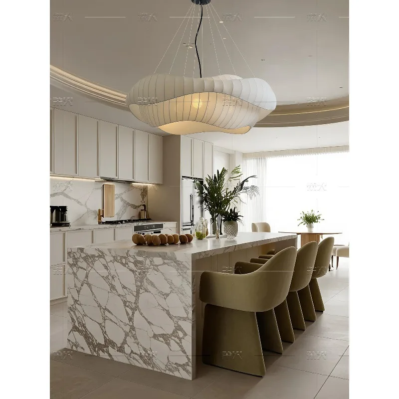 デザイナーによるフレンチミッドセンチュリーペンダント - クリーム色のファブリックライト、マルチスペースリビング、寝室＆ダイニング、スタイリッシュなロッジデコレーションに