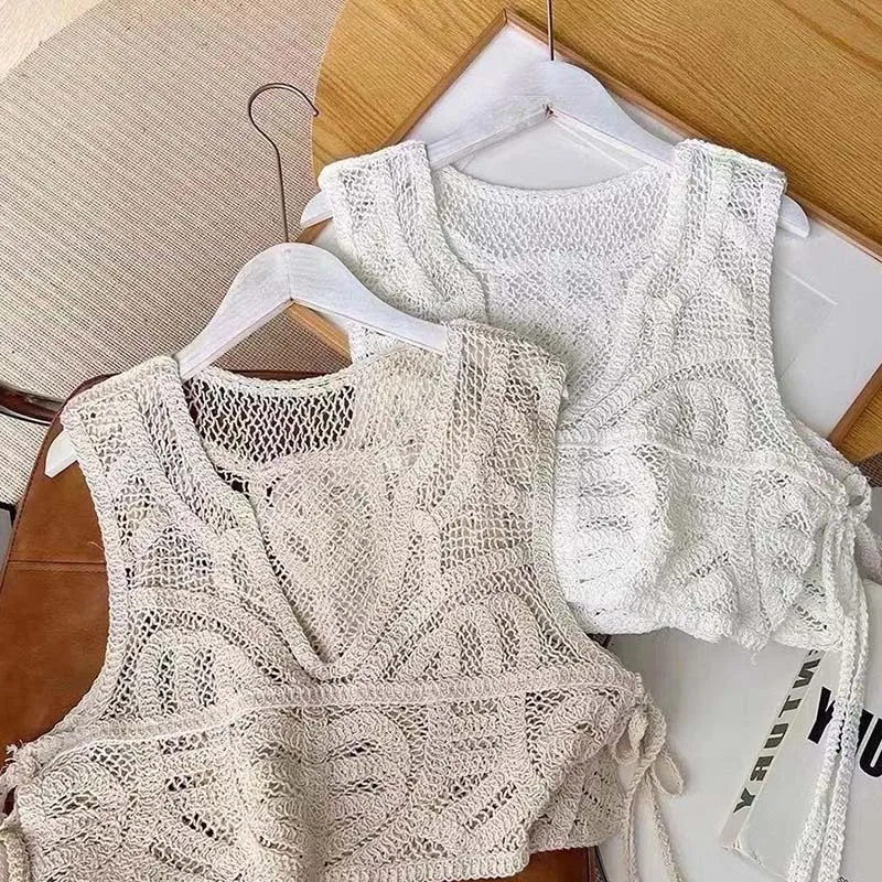 Boring Honey New V-Neck Hollow Knit Vest Female Design Sense Temperament Simple Top Women Fashion Strap All-Match Stacked Tops