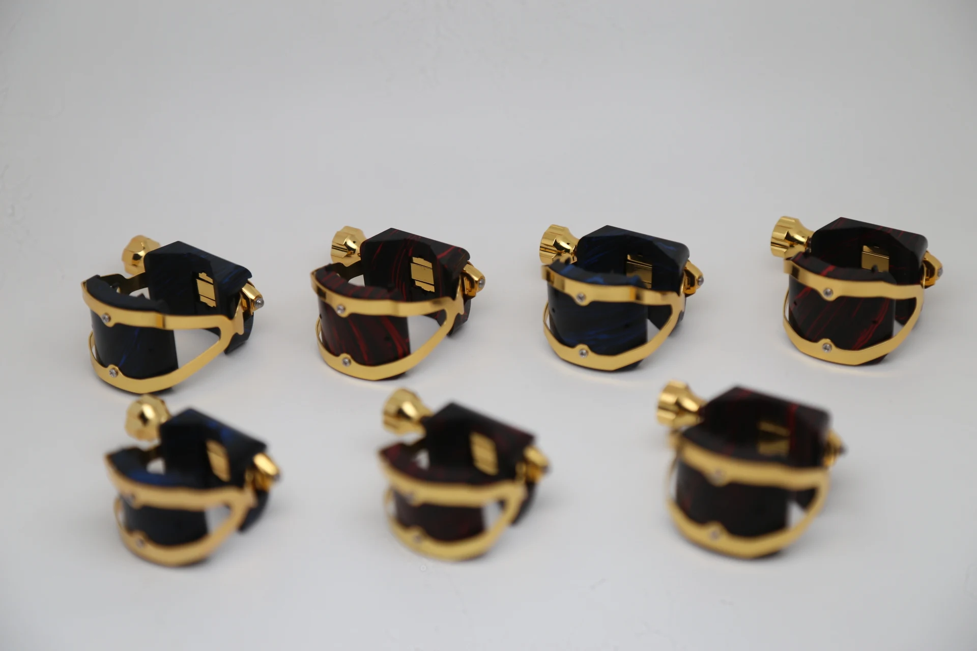 

1pcs New saxophone clarinet alto tenor treble bakelite metal clip whistle card mouthpiece accessories