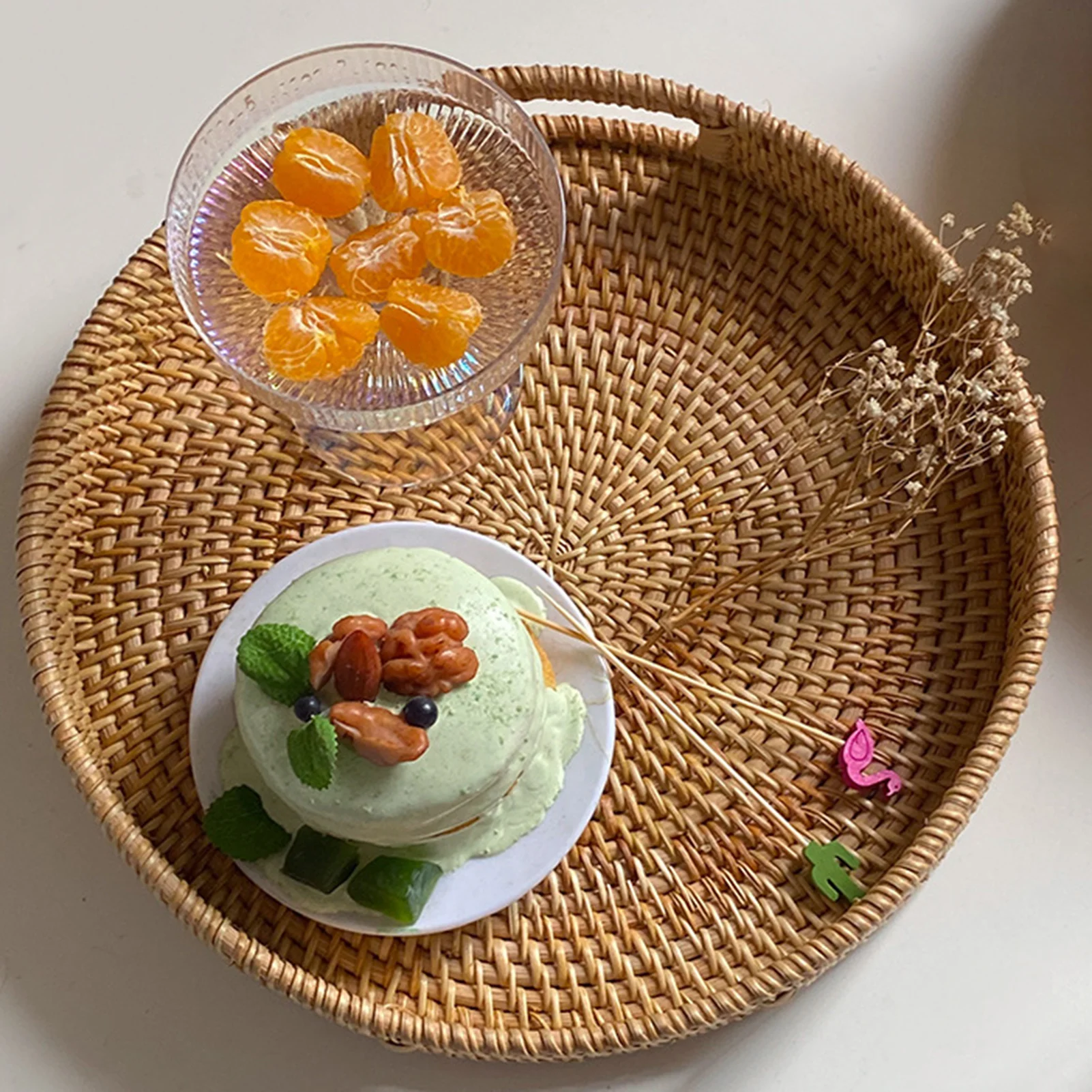 

Rattan Round Serving Tray with Handle Decorative Woven Basket Food Serving Basket for Coffee Beverage Breakfast Tea Candles