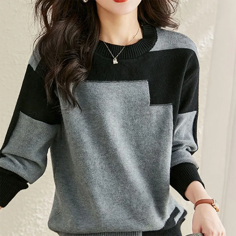 New Autumn and Winter Fashion Trend Round Neck Contrast Colorful and Fashionable Loose Size Versatile Women\'s Knitted Sweater