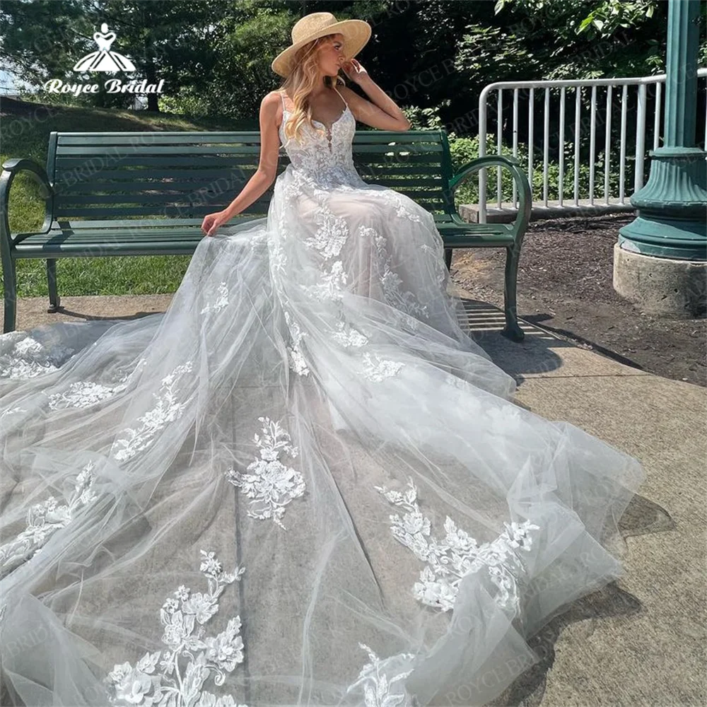 Gaun pernikahan renda Vintage tali Spaghetti menarik dengan gaun pengantin leher V gaun pengantin Tulle pantai gaun pengantin disesuaikan