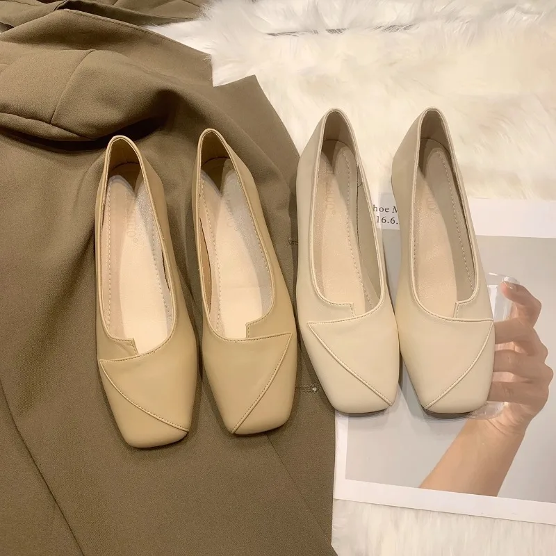 Nuovo stile di scarpe basse slip-on in morbida pelle con tacco basso e punta quadrata, alla moda, casual e comode, facili da indossare 2025