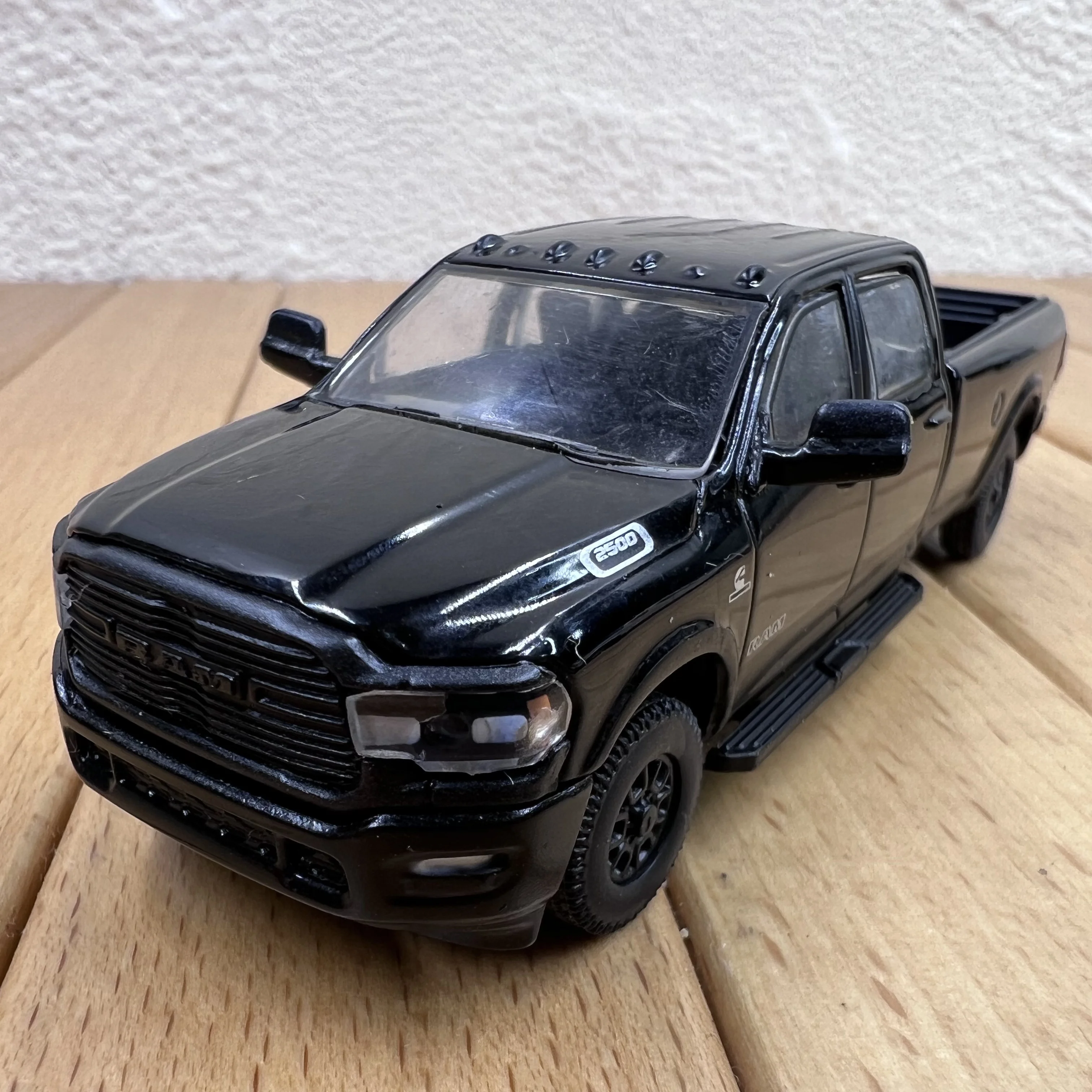 

1: 64 Scale 2024 Ram 2500 Car Alloy Model Ornament Pickup Model Collection Gift