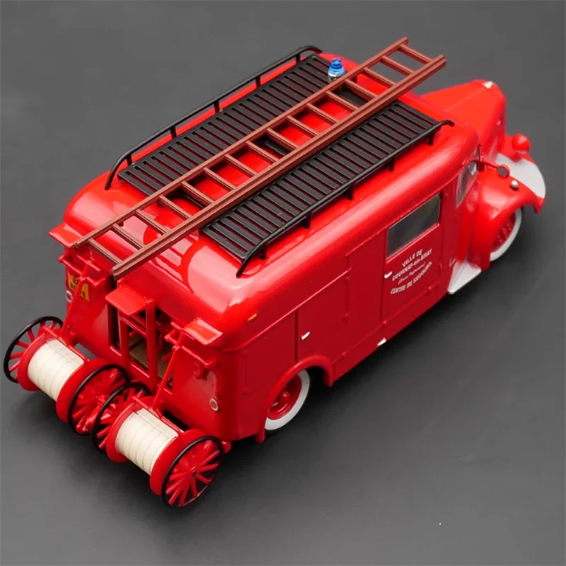 Diecast 1:43 Scale Ixo Laffly FIN Fire Truck Towing Pump Alloy Vehine Model Finished Simulation Collection Decoration Gift Toys