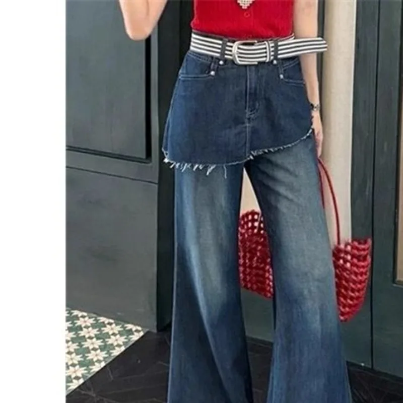 

Темно-синие женские джинсы с высокой талией, слегка расклешенные, не облегающие ноги, визуально стройнящие, повседневные, расклешенные, длиной в пол.