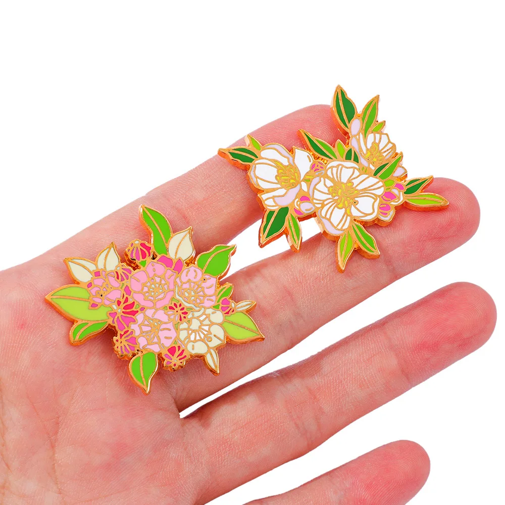 Kreatywna odznaka metalowa z motywem roślin i kwiatów, broszka z kamelią, pamiątkowa przypinka.