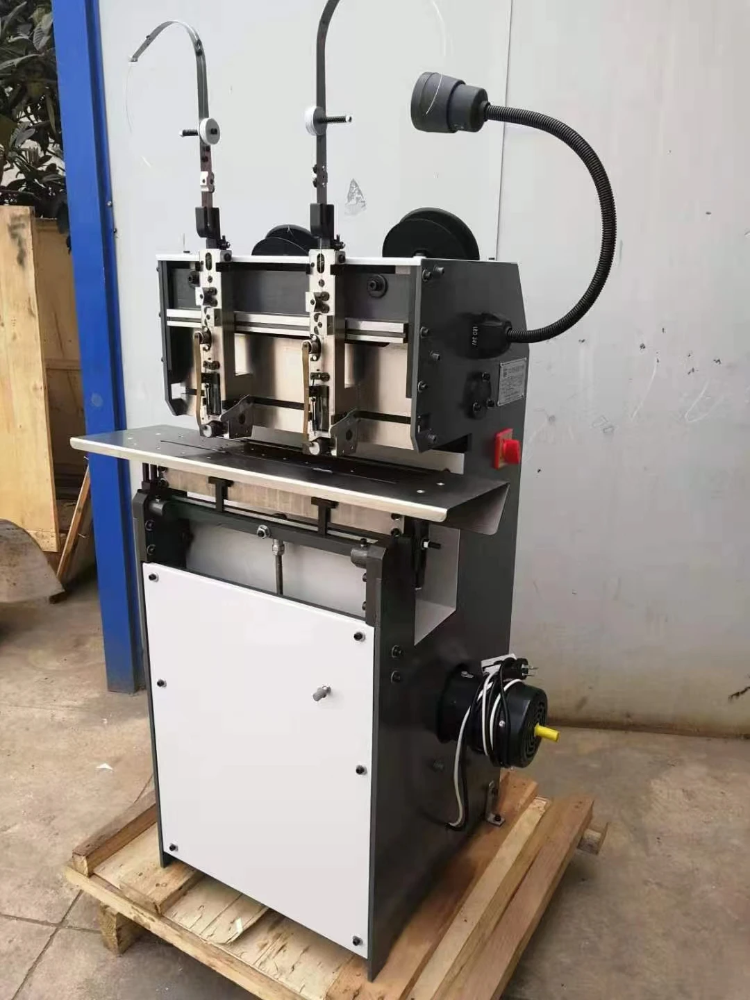 DTD-4 Electric Double Head Saddle Flat Book Stitching Binding Machine  Wire Binding Machine Max Bind 4-8mm