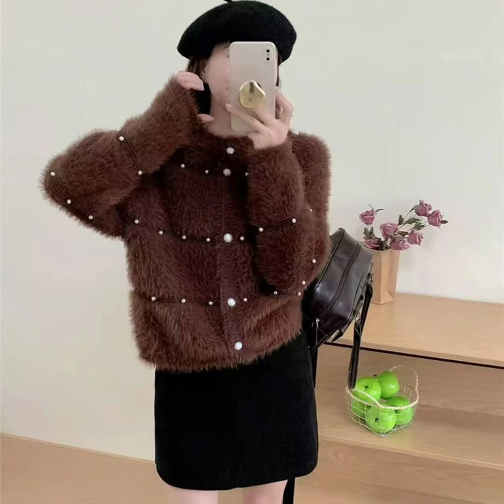 

Женский короткий кардиган, элитный свитер с белой жемчужной пряжкой, имитация норки, осень-зима, свободное вязаное пальто в ленивом стиле с круглым вырезом