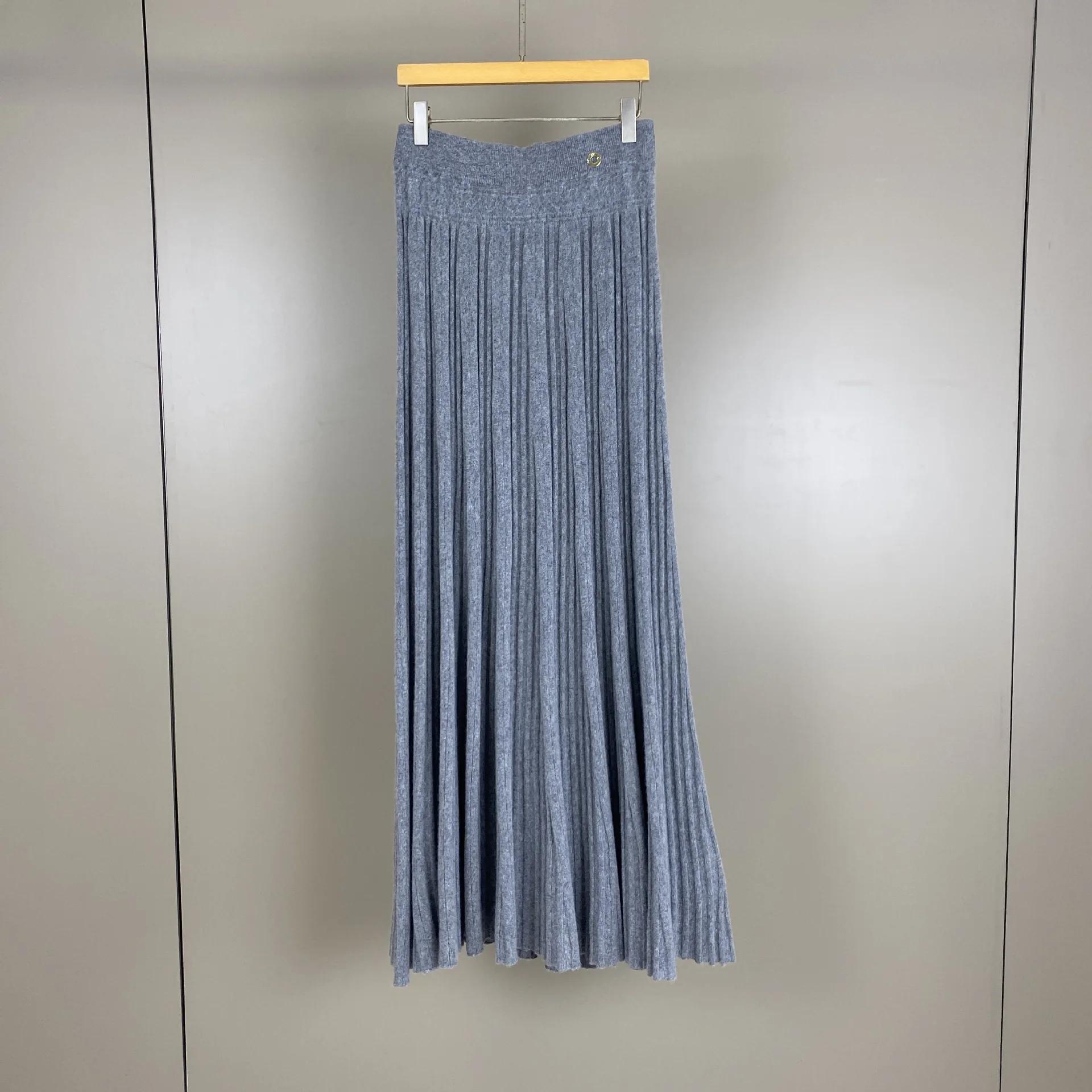 2026 Women's Autumn Winter New Cashmere Solid Color Pleated Knitted Mid Length Skirt