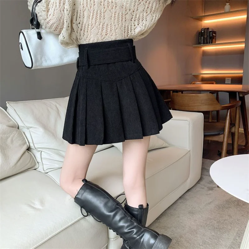 กระโปรงทรงเอเอวสูงผ้าลูกฟูกจีบพลีท  แฟชั่นฤดูใบไม้ร่วงและฤดูหนาว 2025  ทรงเข้ารูป  ความยาวครึ่งตัว  ทันสมัย  สำหรับสาวมั่น