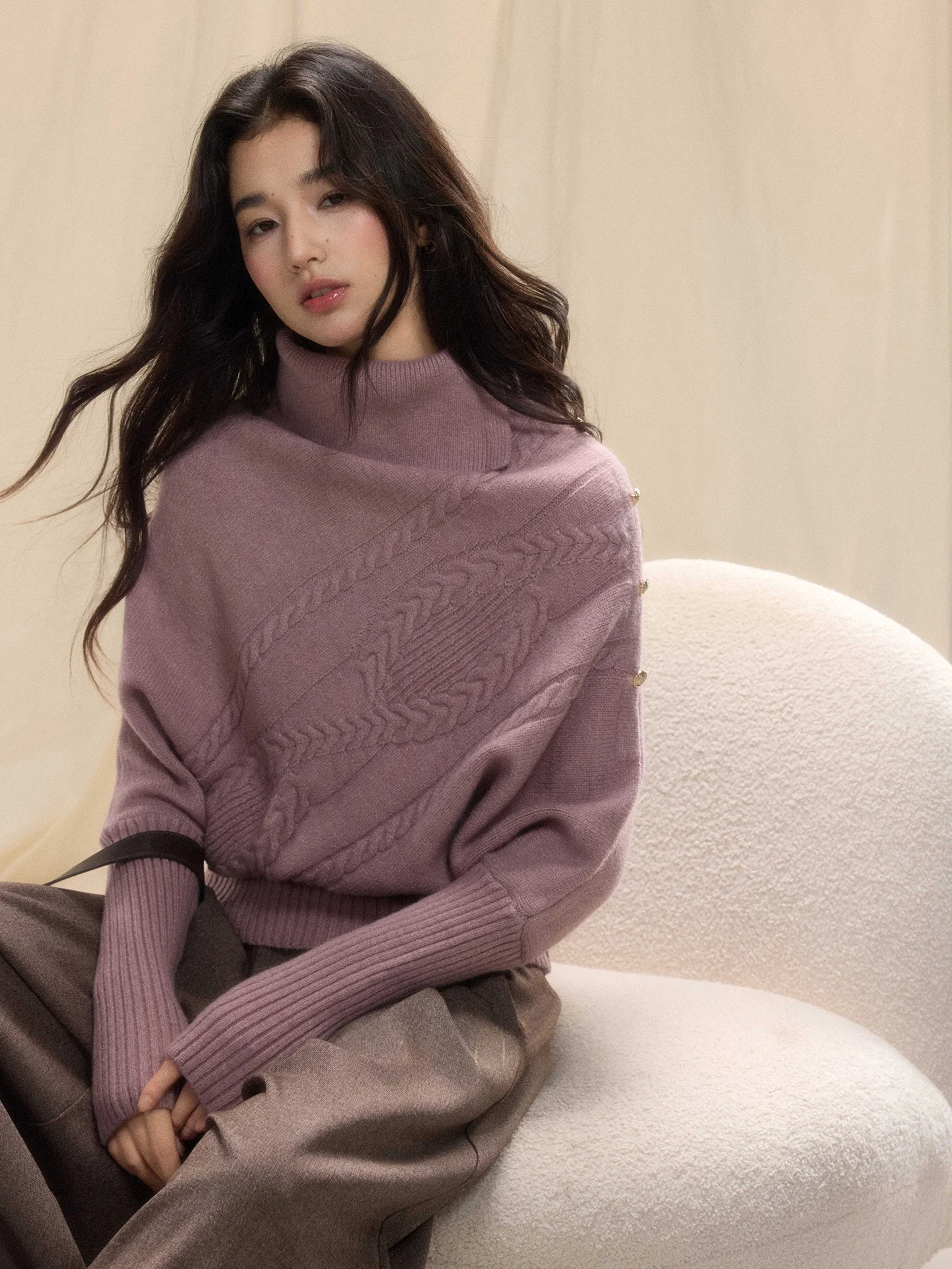 

Асимметричный свитер с высоким воротником и рукавами «летучая мышь» для женщин, зимнее уютное пальто-топ, вязаный лонгслив с полосатым узором