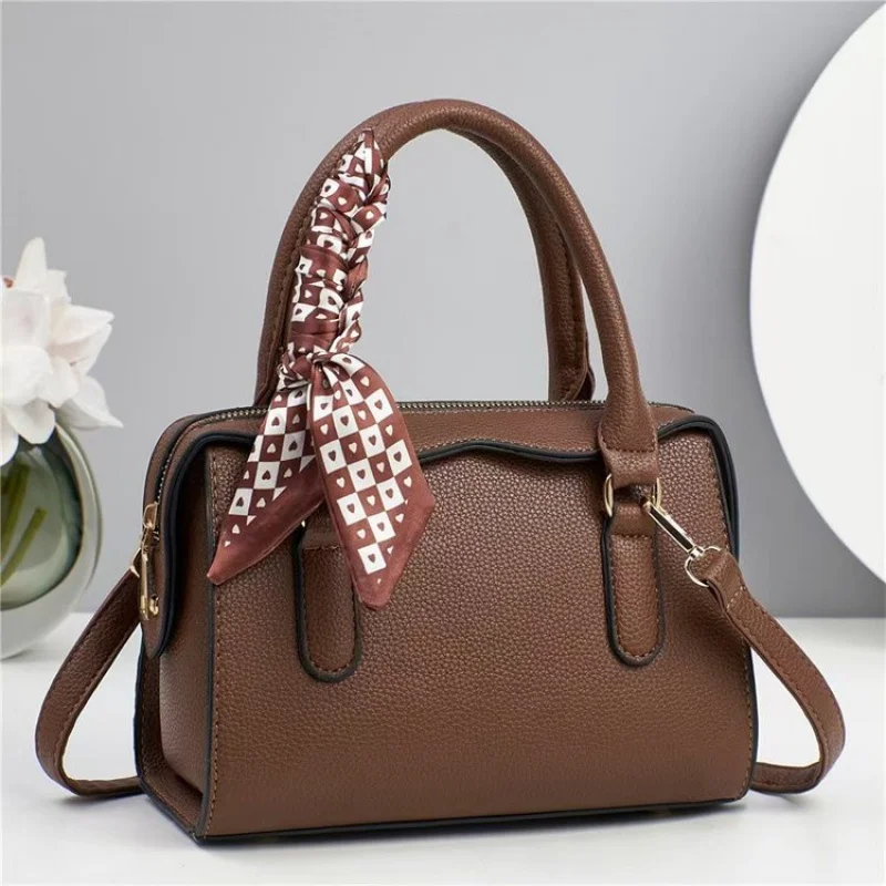 

Fashionable PU Leather Crossbody Bag Women Handbag Shoulder Purse Messenger Ladies Chic Casual Everyday Bag Small