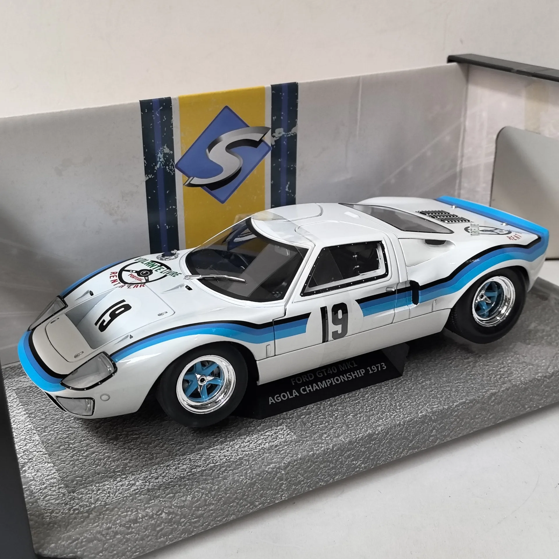 

Diecast SOLIDO 1/18 Scale FORD GT40 1973 #19 Ford Racing Alloy Car Model Collectible Toy Gift Souvenir Display Ornament