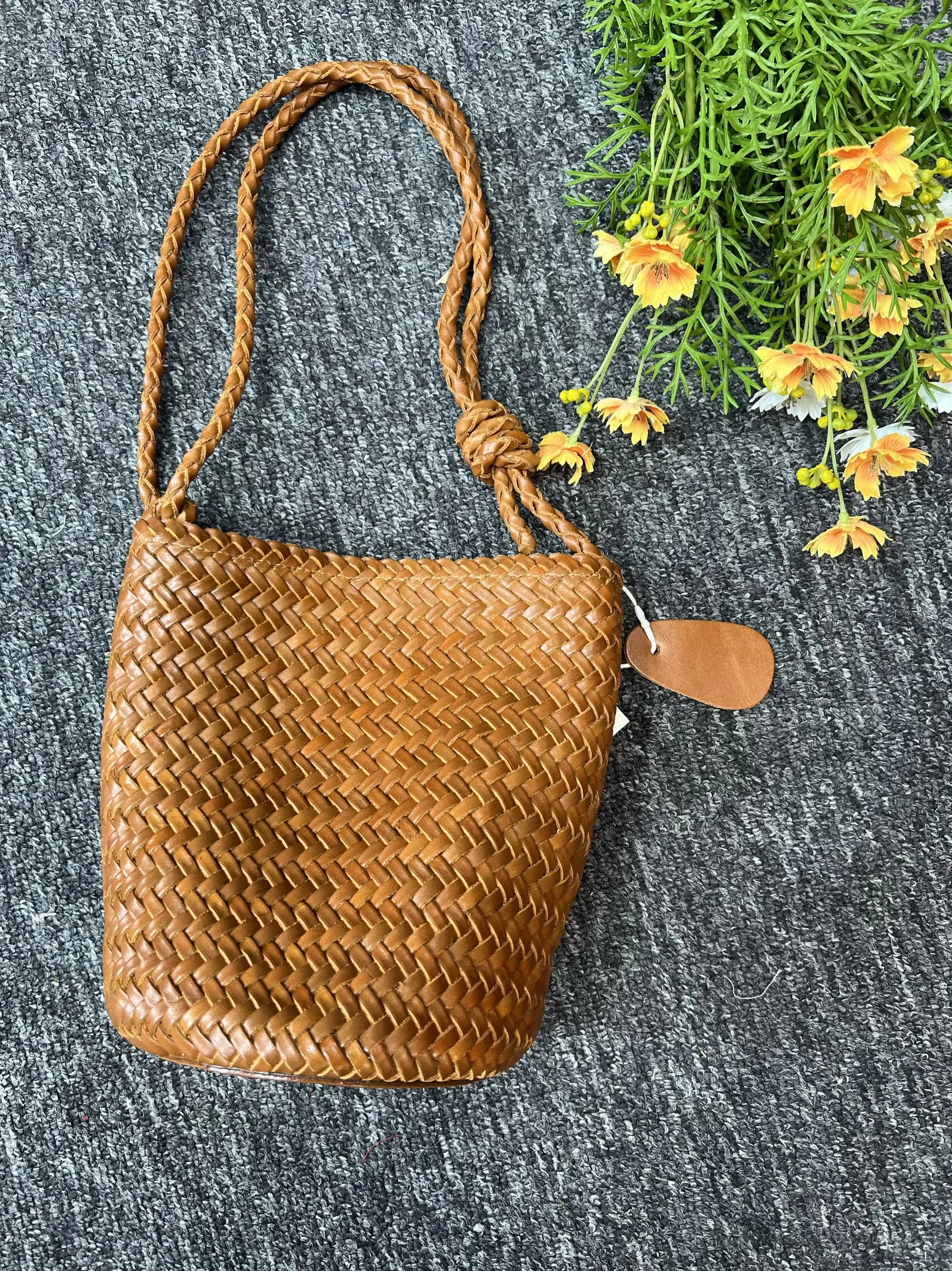 

Grass Woven Large Capacity Handbag for women French Style Single Shoulder Female Student Vegetable Basket Niche Bag