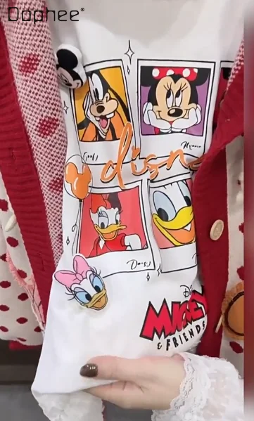 

Новинка осени 2025 года, кружевная лоскутная футболка с длинными рукавами и мультяшным принтом для женщин, свободная повседневная милая базовая рубашка, топ с круглым вырезом