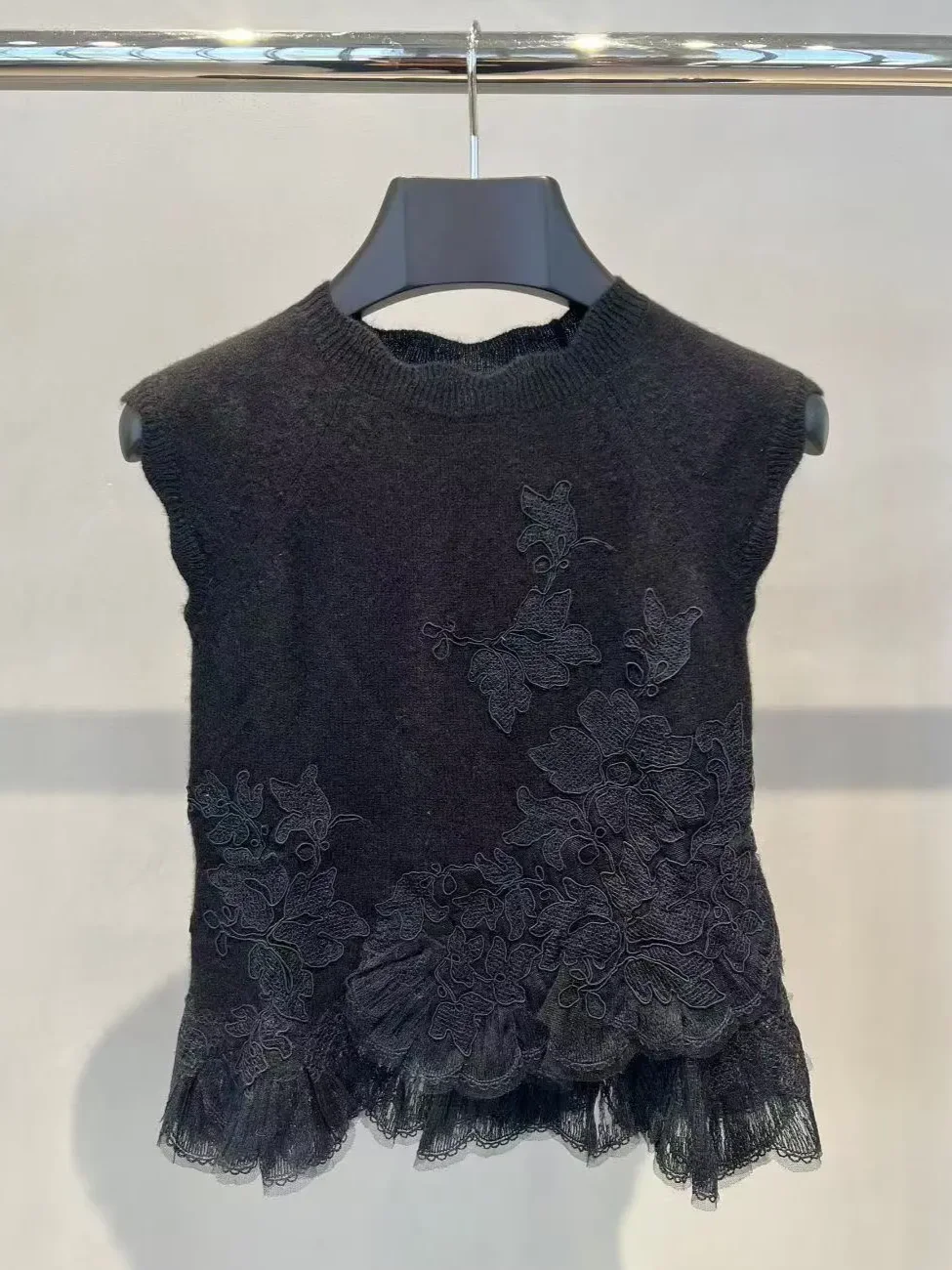 

Women Floral Embroidery Knitted Vest Lace Spliced Round Neck Sleeveless Elegant Slim 100% Cashmere Sweater