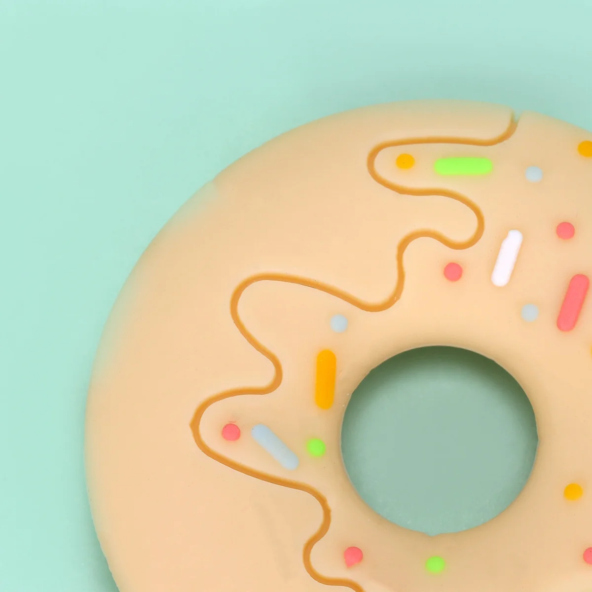 

1 шт. 3D прорезыватель в форме пончика, тонкое качество изготовления, привлекательный внешний вид, легкий захват, дизайн, ускорение роста зубов (кофе)