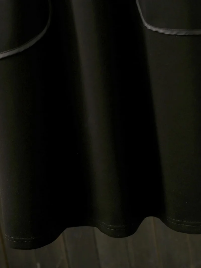 2025 été tempérament revers col Hepburn Style petite robe noire à la mode décontracté ample t-shirt robe W053