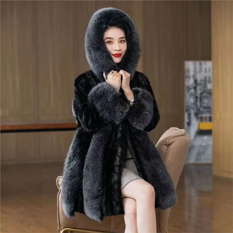 

The new mid-length fur collar coat with a blend of and furs in features light luxury style