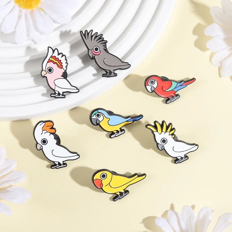 Cute Colorful Parrots Brooch Enamel Pins Cartoon Birds Parrots Brooches Clothes Lapel Badge Animal Jewelry Gift for Kid Friends