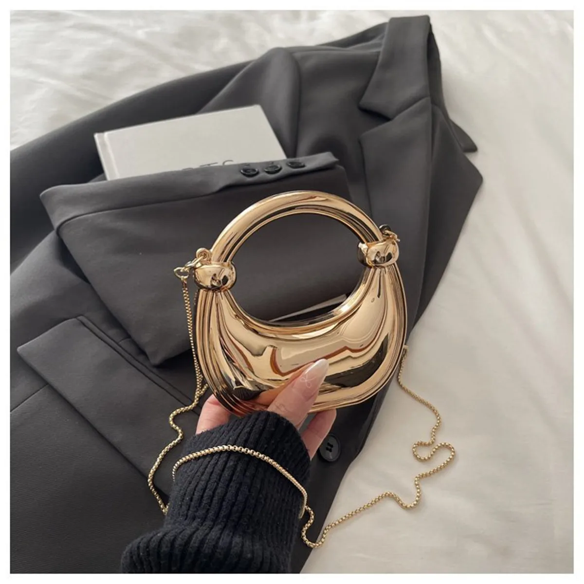 

Acrylic Moon Evening Bags For Women Luxury Chain Shoulder Crossbody Bags Solid Metallic Party Wedding Dinner Bags Ladies Clutch