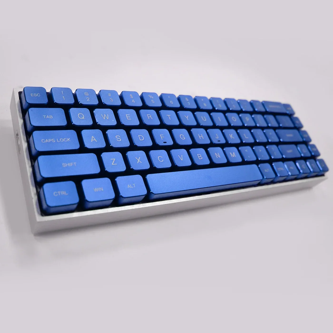 Luxury Mechanical Keyboards Aluminium Keycaps Gateron Axis 60 Percent RGB Wireless Bluetooth Gaming Mechanical Keyboard