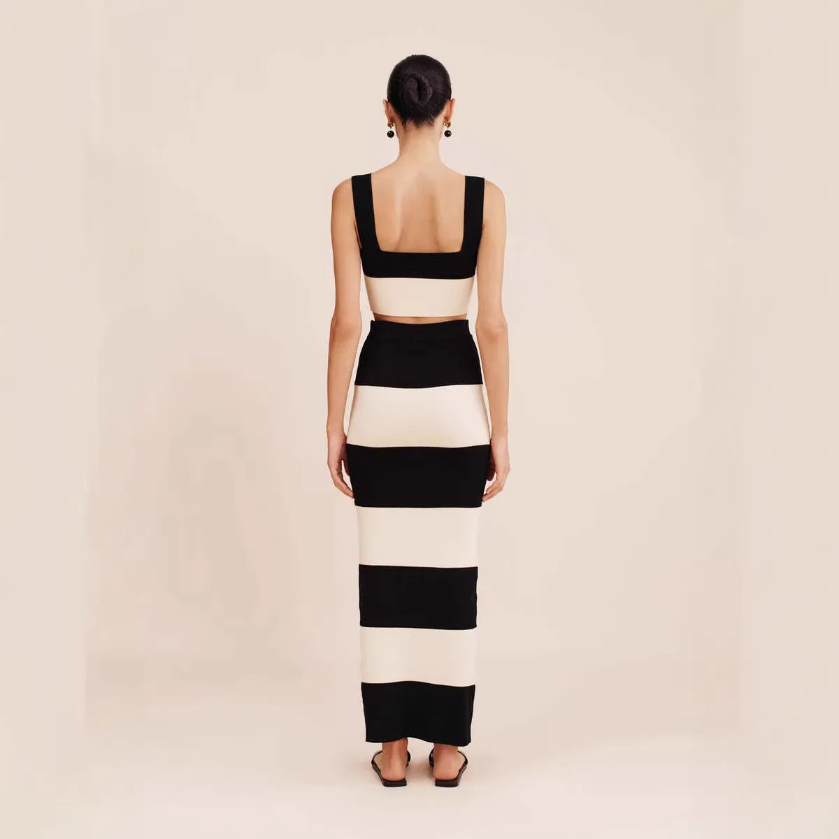 2026 New Fashionable Women's Outfit: Black And White Strapless. Strip Contrast Color Knit Long Skirt Set Evening Addresses Out