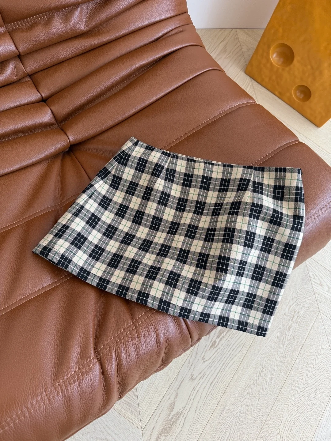 High quality new plaid high waisted A-line half skirt, versatile, anti glare, hip hugging half skirt