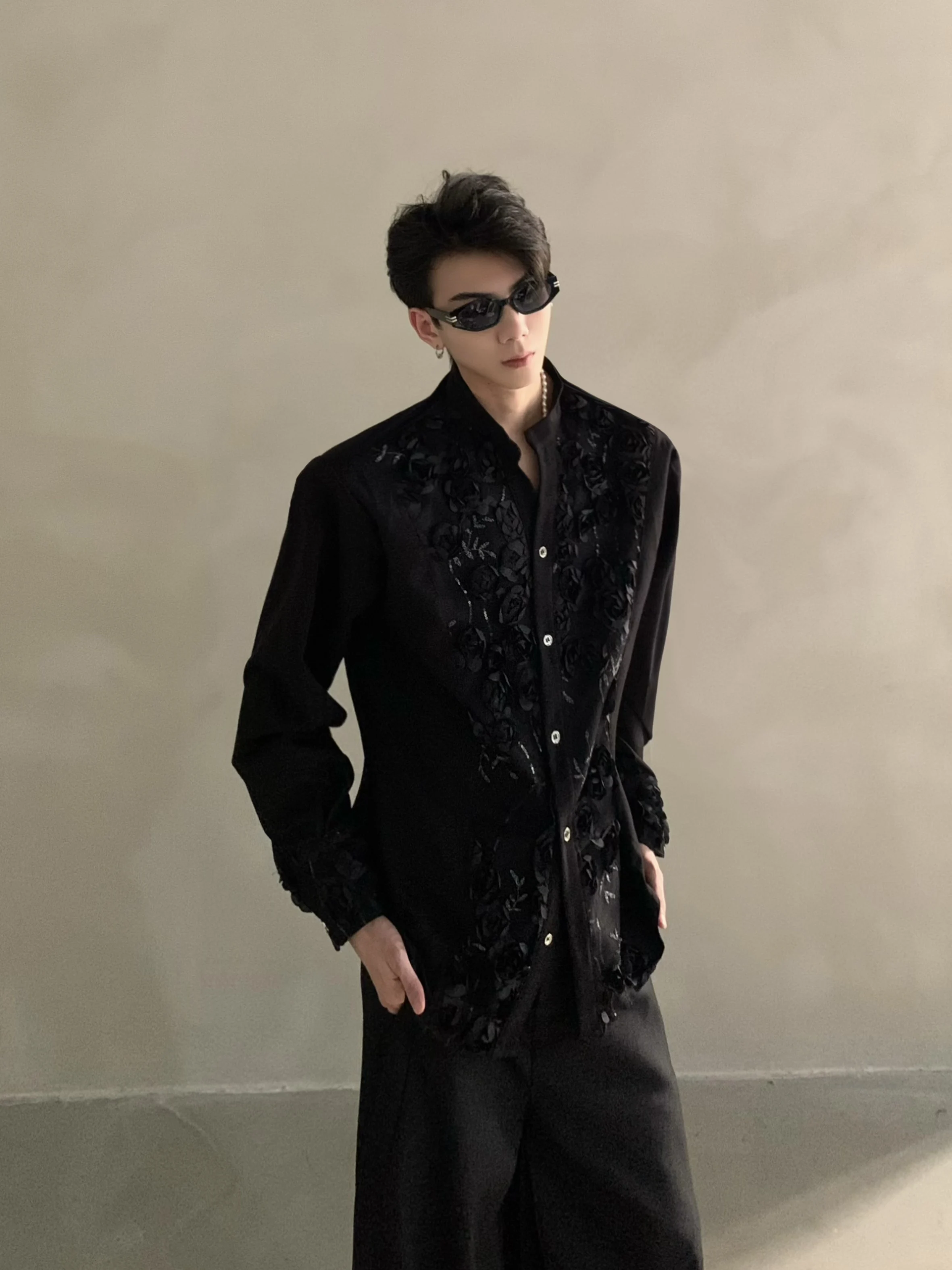 남성 2025 가을 라이트 럭셔리 하이엔드 3D 플로럴 디자인 패션 패딩 숄더 셔츠 남성 스타일리쉬 트렌디 셔츠