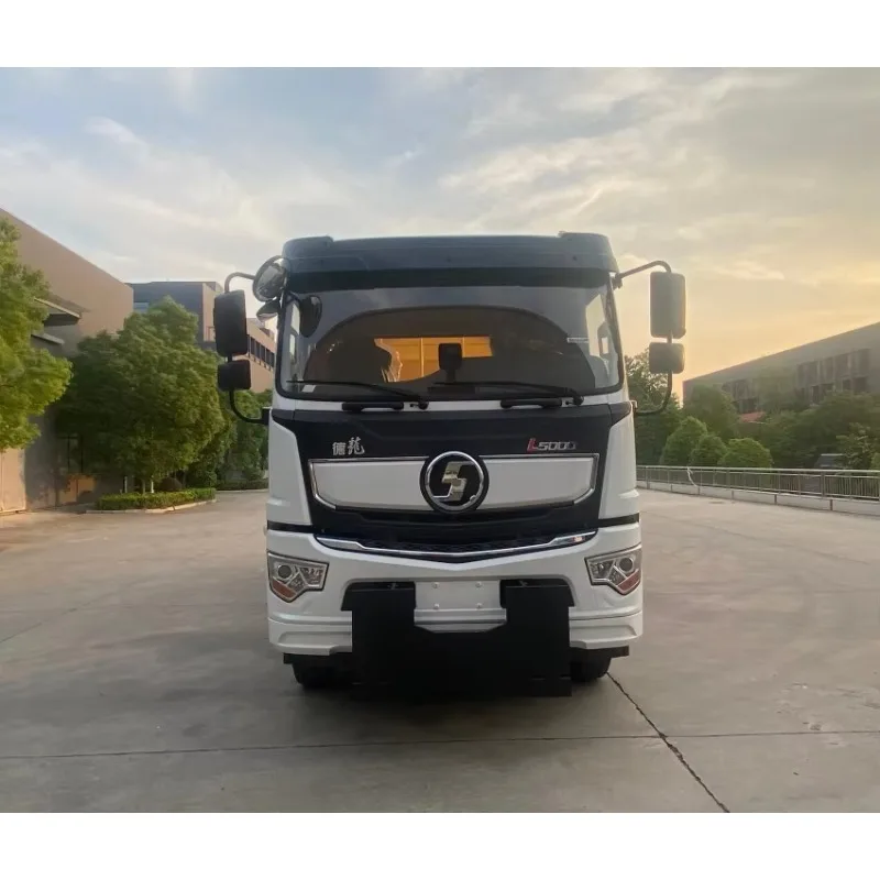 Multifunctional Shacman 4x2 Snowplow Truck Dump Truck, Equipped with Snow Shovel and Snow Spreader.
