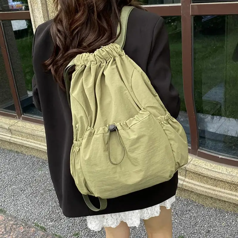 Modischer, leichter Rucksack mit Kordelzug, große Kapazität, faltbare Sporttasche für Schulbücher, Outdoor-Aktivitäten und Reisen. – Detail 5