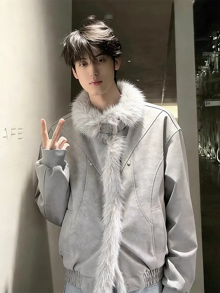 

Мужская зимняя куртка из искусственной кожи в американском стиле с утепленным хлопковым наполнителем, меховым воротником и деконструированным пэчворком для тепла