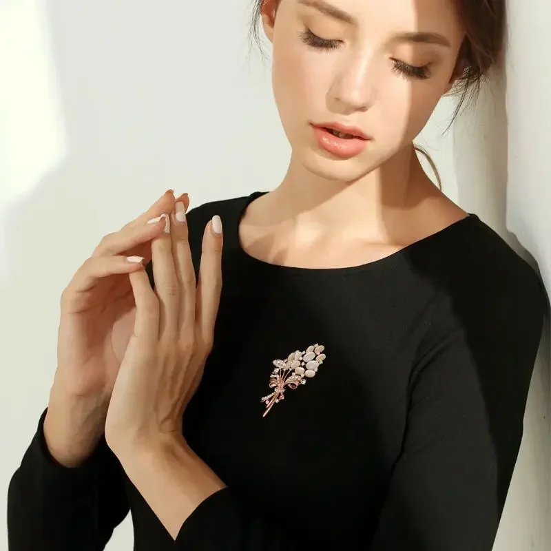 Fashionable Opal Stone Flower Brooch Pin Garment Accessories Birthday Gift Brooches for Women Rhinestone Brooch Pin Brooches