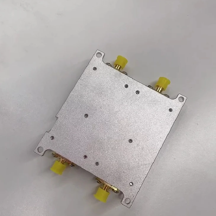 Gamma dell'amplificatore di segnale a doppio canale da 5,8 GHz 4 W 36 dBm per estendere il percorso Dr-one