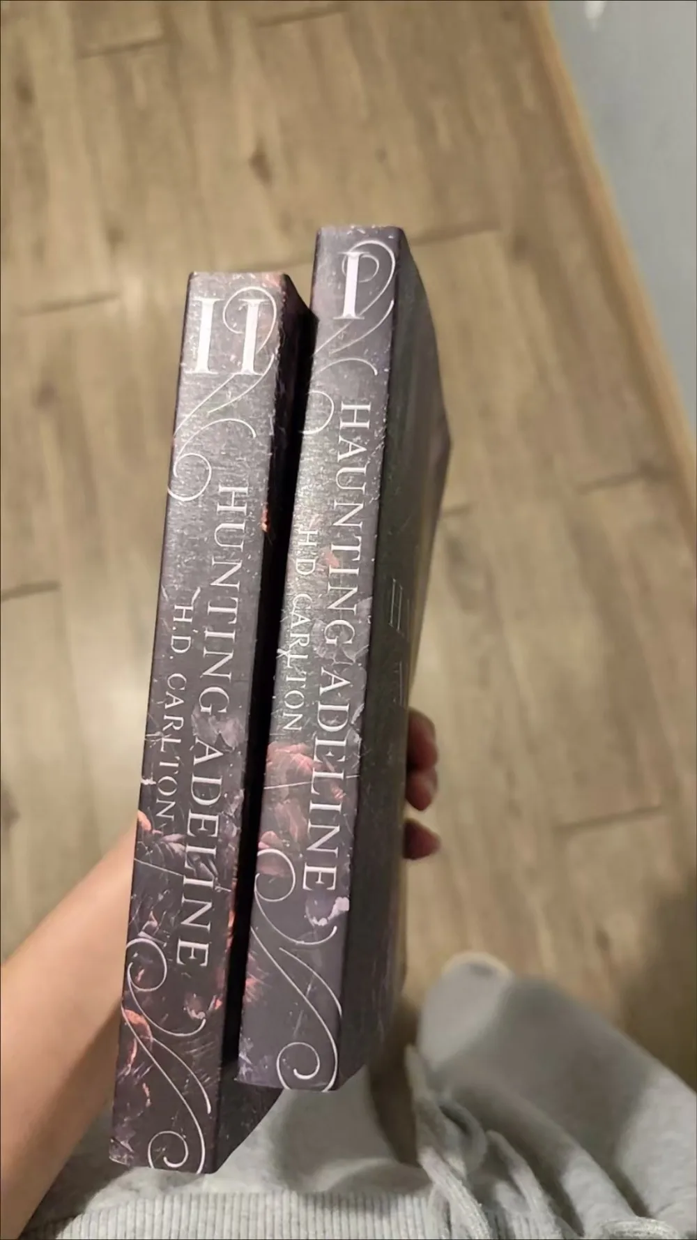 مجموعة كتب من Haunting Adeline Cat and Mouse Duet بقلم H.D. Carlton Paperback باللغة الإنجليزية