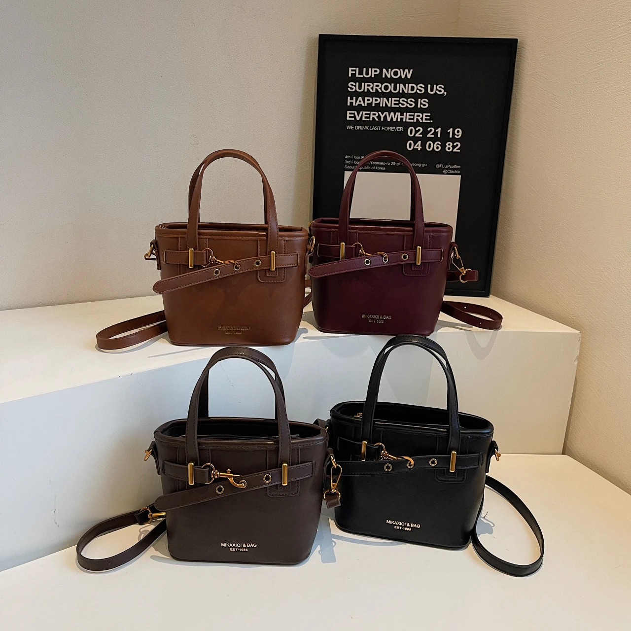 

Minimally Western Handheld Trendy Bucket Small Bag for Women, New Single Shoulder Crossbody Bag for Commuting
