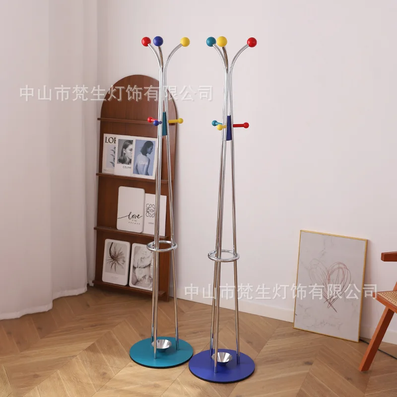 Perchero de dormitorio de color, perchero nostálgico para el hogar