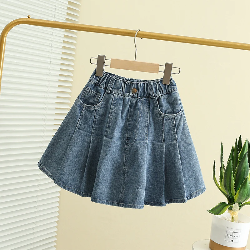 

Женская джинсовая юбка с широкими штанинами и карманами