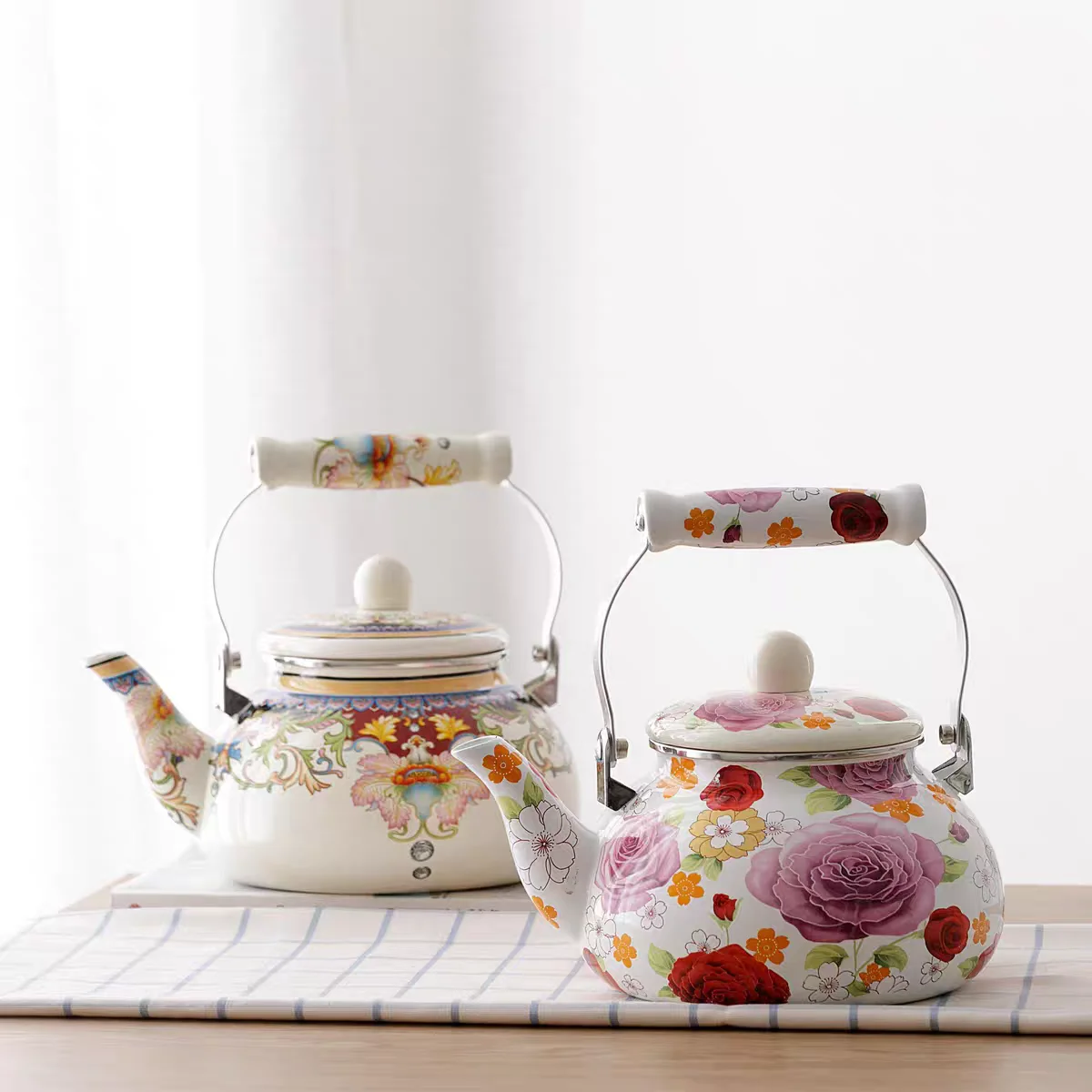 

Enamel Tea Kettle Beverage Jug Water Milk Warmer Large Capacity Floral Enamel Pot for Tea Kitchen Household Coffee Boiling Water