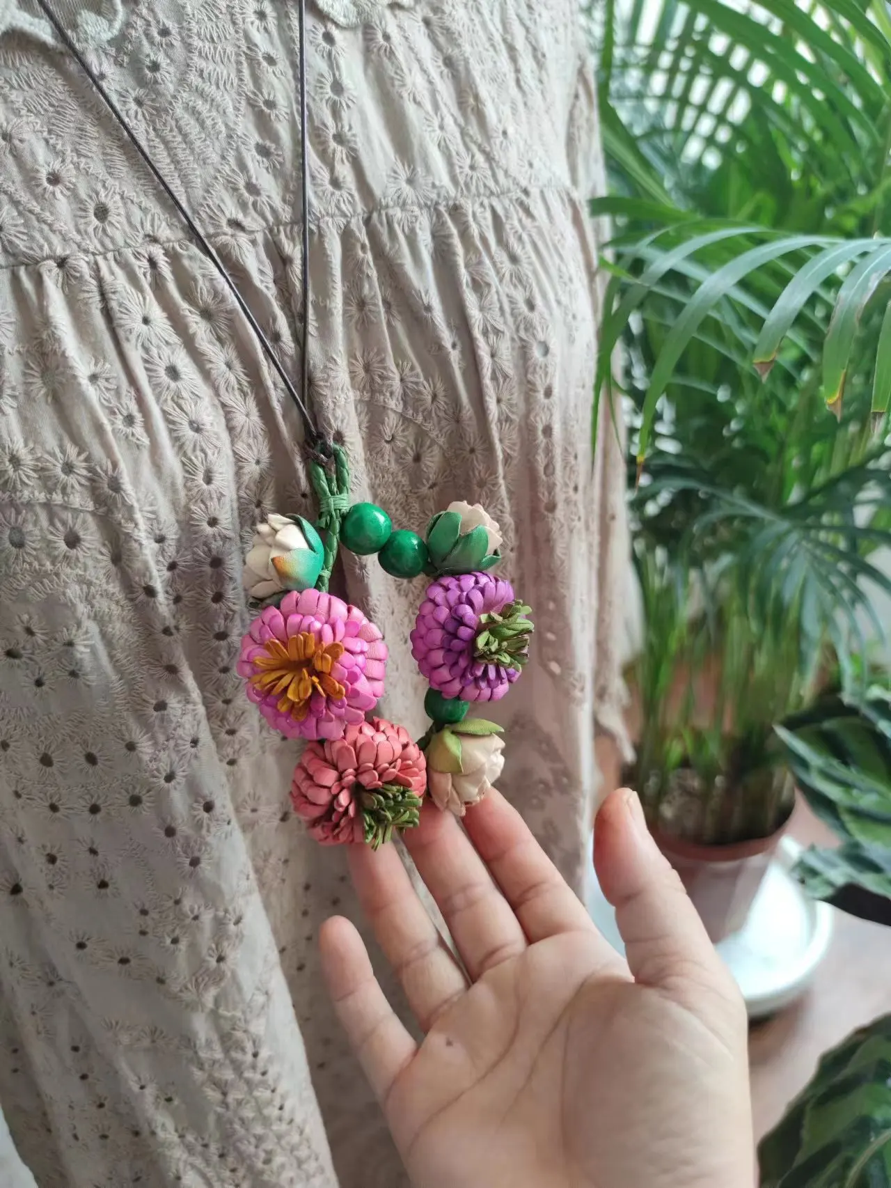 Original Handcrafted 3D Ping Pong Chrysanthemum Leather Bag Charm Keychain Cute Exquisite Cowhide Flower Purse Accessory Gift