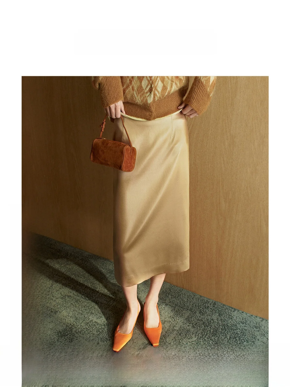 

ZhiZhi JiangMeiYin Spring 2026 New Arrival Knee-Length Straight-Leg Semi-Skirt Back Slit Faux Leather Low Waist Commute Style