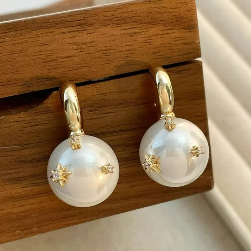 

Yang Chaoyue's Same Glass Pearl Earrings 2024 New Explosive Light Luxury Feeling Niche Design Temperament Glamour Popular Women